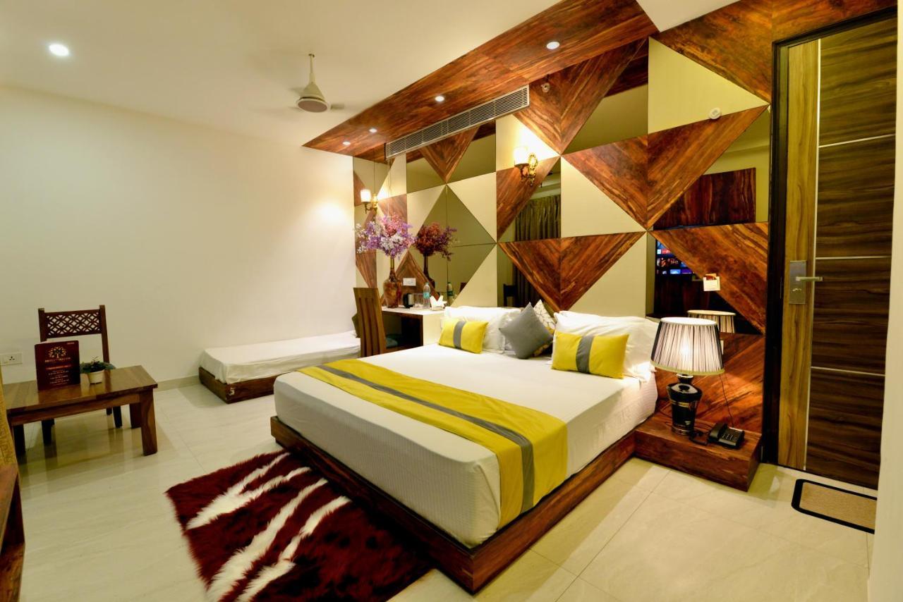 Hotel The Yellow Nayagaon Екстериор снимка
