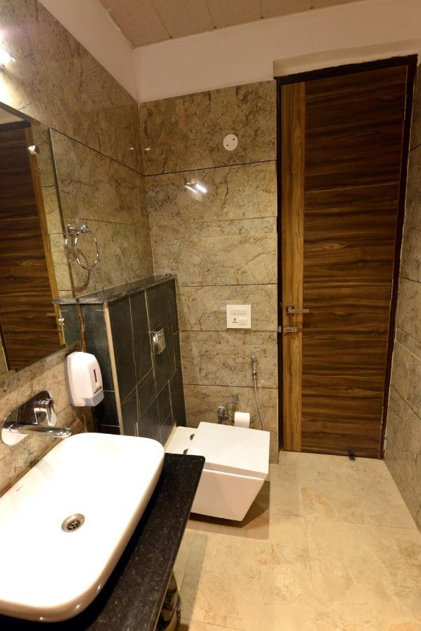 Hotel The Yellow Nayagaon Екстериор снимка